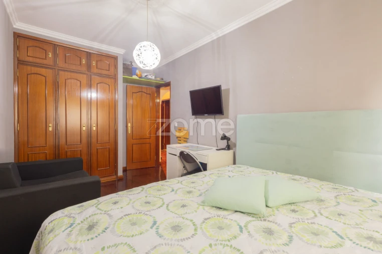 Apartamento T3 para Venda em São Domingos de Rana Foto 9