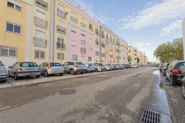 Apartamento T3 para Venda em São Domingos de Rana Foto 15