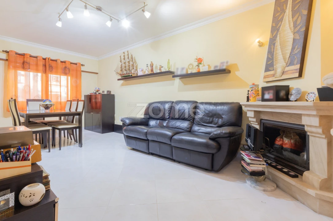 Apartamento T3 para Venda em São Domingos de Rana Foto 2