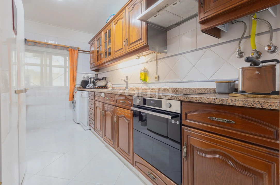 Apartamento T3 para Venda em São Domingos de Rana Foto 4