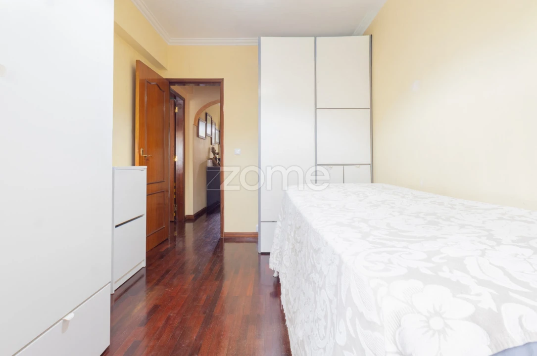 Apartamento T3 para Venda em São Domingos de Rana Foto 12