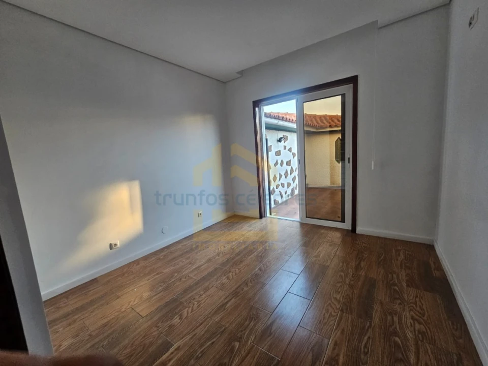 Moradia T3 para Venda em Mindelo Foto 5