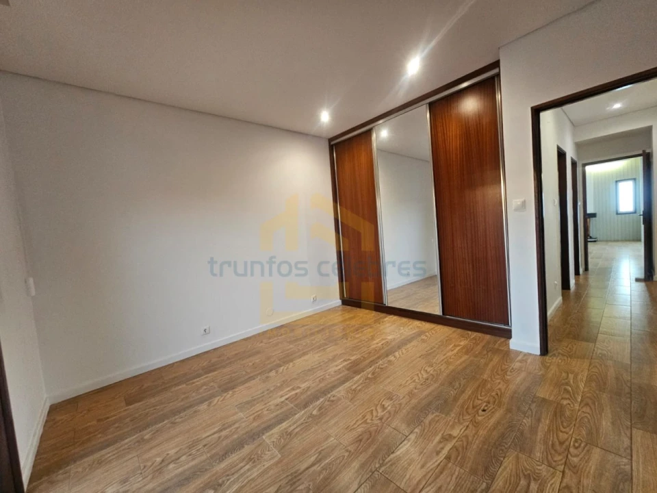 Moradia T3 para Venda em Mindelo Foto 11