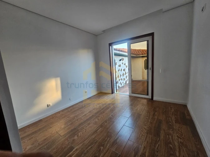 Moradia T3 para Venda em Mindelo Foto 5