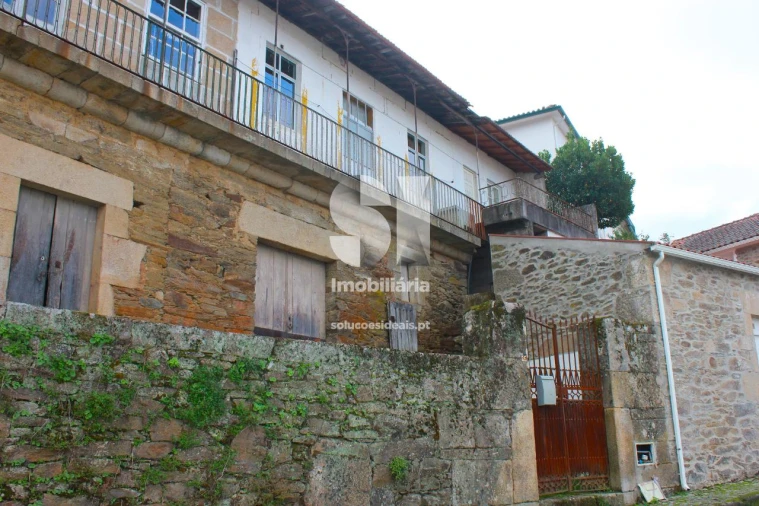 Moradia T2 para Venda em Sanfins do Douro Foto 1