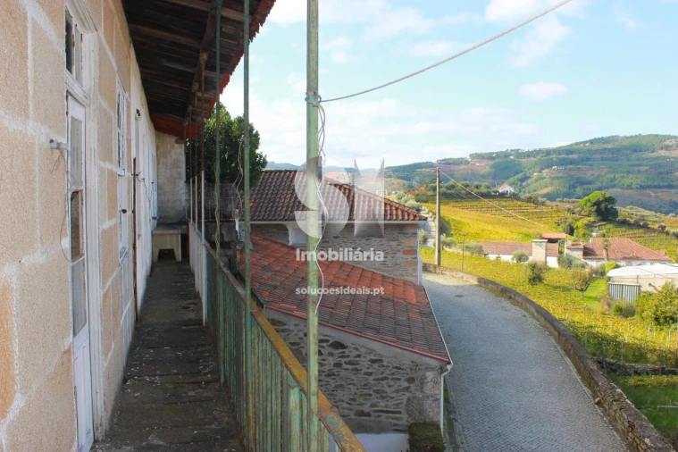 Moradia T2 para Venda em Sanfins do Douro Foto 9