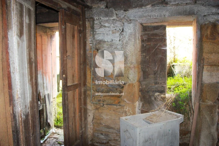 Moradia T2 para Venda em Sanfins do Douro Foto 11