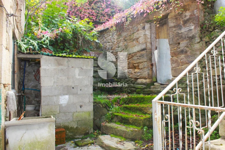 Moradia T2 para Venda em Sanfins do Douro Foto 17