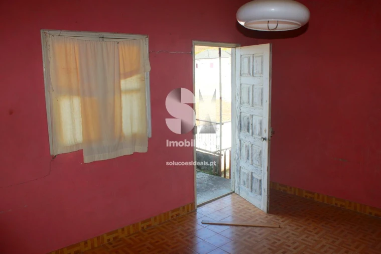 Moradia T2 para Venda em Sanfins do Douro Foto 21