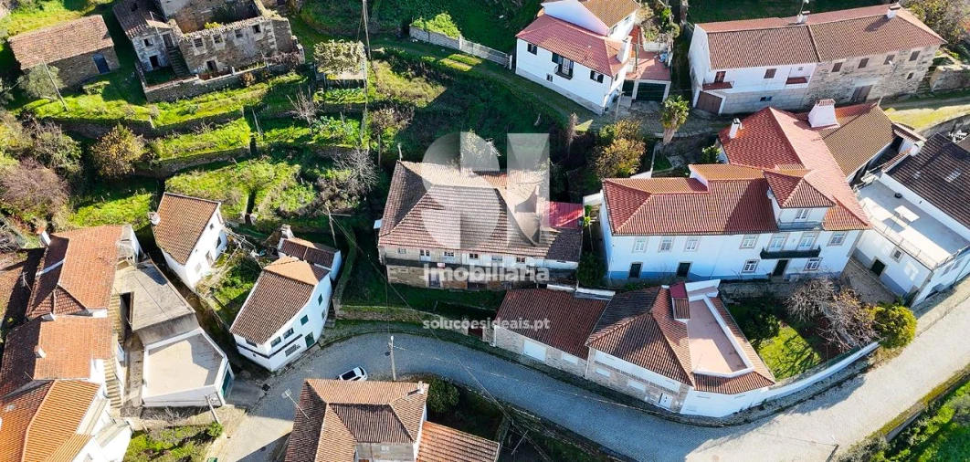 Moradia T2 para Venda em Sanfins do Douro Foto 30