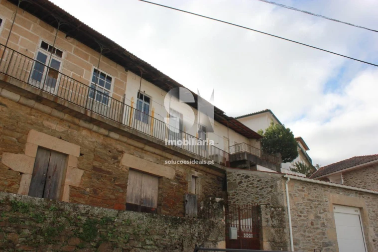 Moradia T2 para Venda em Sanfins do Douro Foto 3