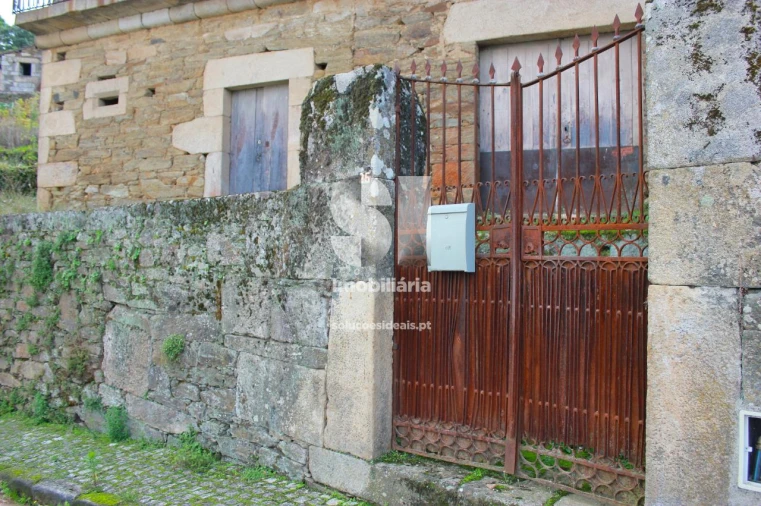Moradia T2 para Venda em Sanfins do Douro Foto 7