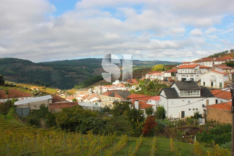 Moradia T2 para Venda em Sanfins do Douro Foto 28