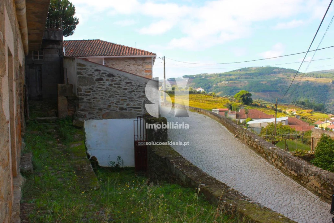Moradia T2 para Venda em Sanfins do Douro Foto 8
