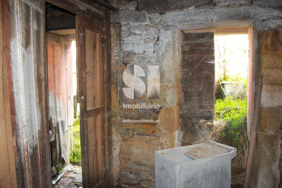 Moradia T2 para Venda em Sanfins do Douro Foto 11