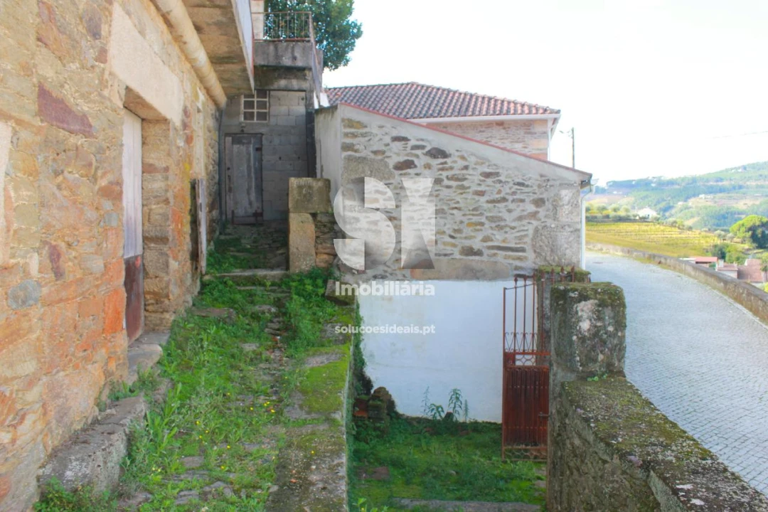 Moradia T2 para Venda em Sanfins do Douro Foto 12