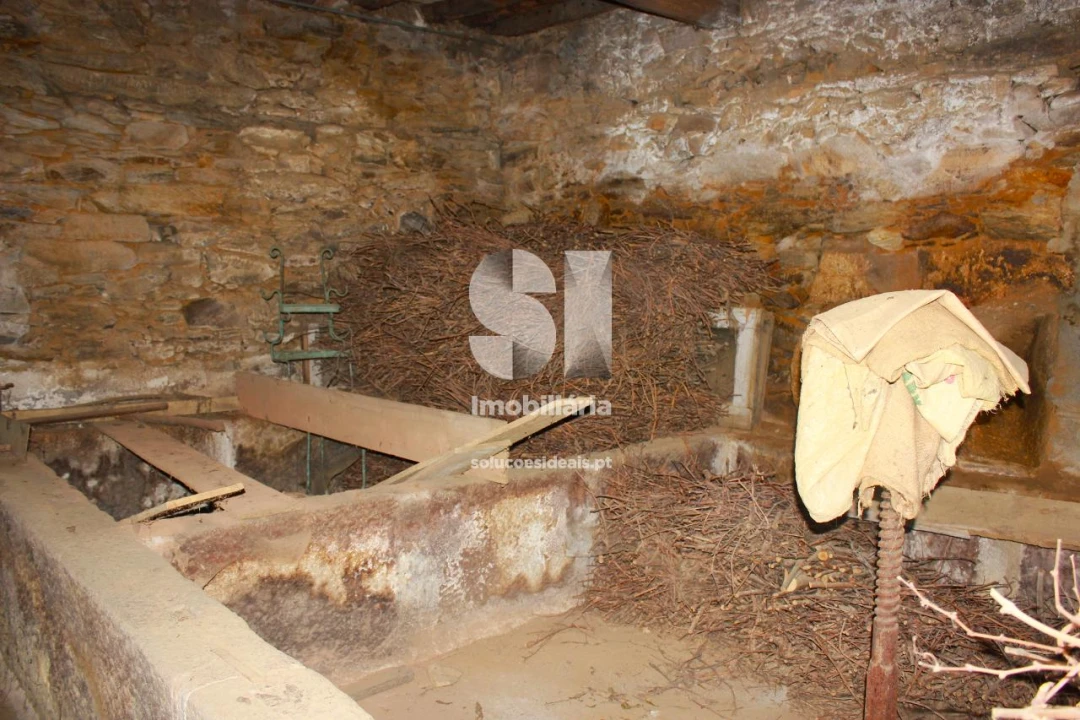 Moradia T2 para Venda em Sanfins do Douro Foto 14