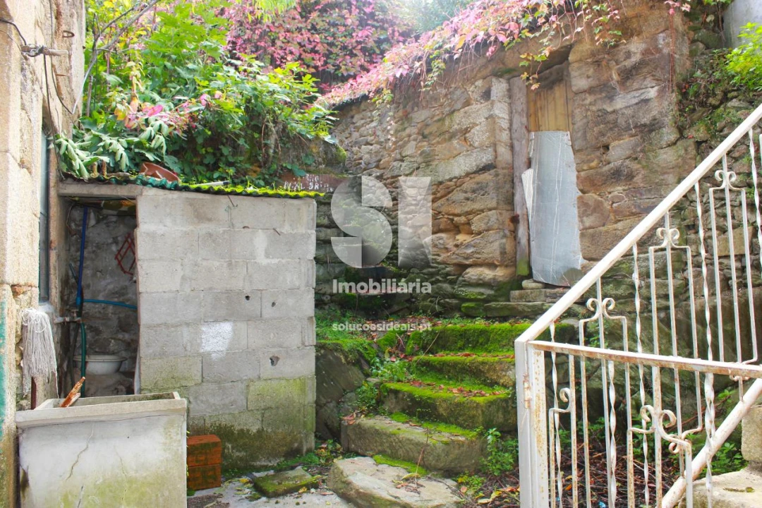 Moradia T2 para Venda em Sanfins do Douro Foto 17