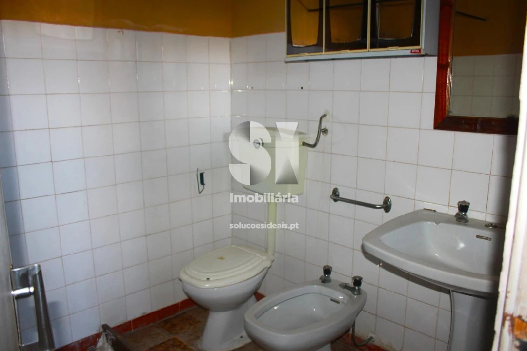 Moradia T2 para Venda em Sanfins do Douro Foto 23