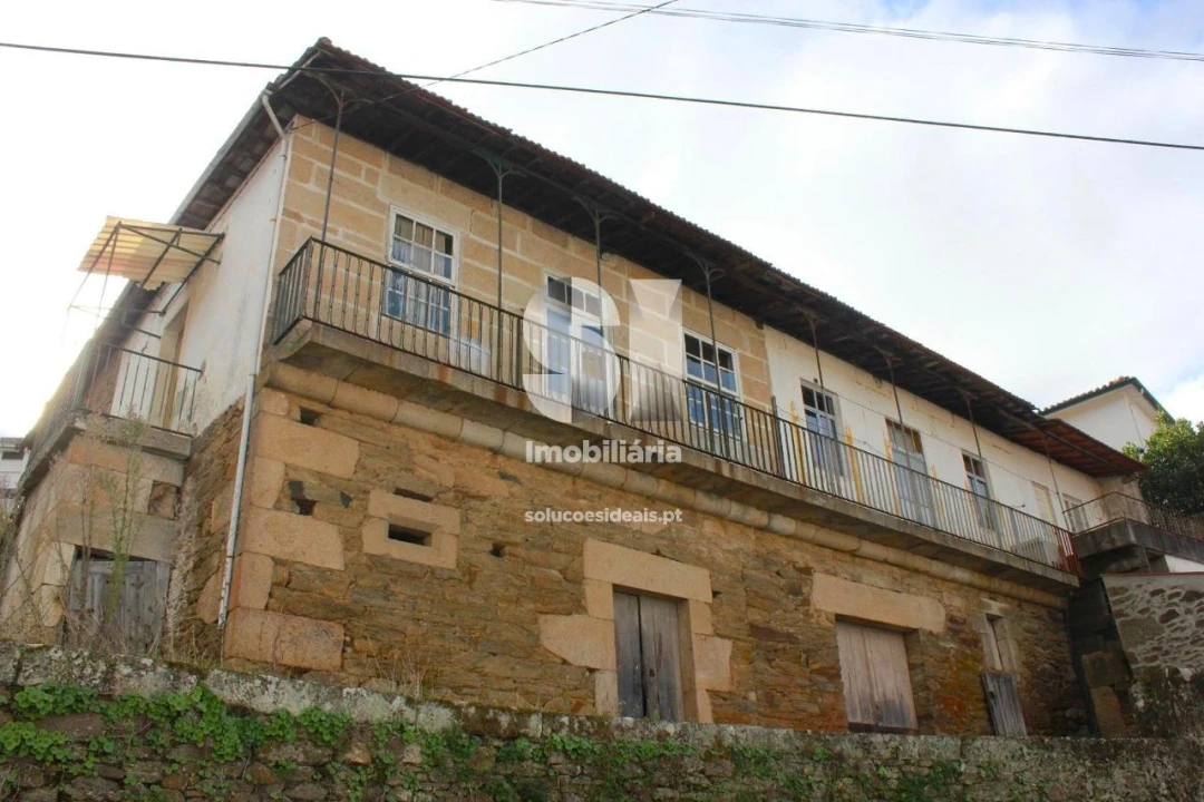 Moradia T2 para Venda em Sanfins do Douro Foto 2