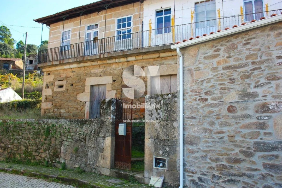 Moradia T2 para Venda em Sanfins do Douro Foto 5