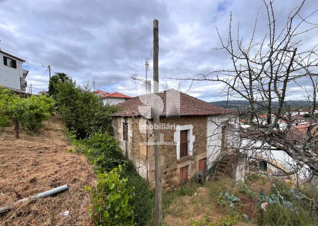 Moradia T2 para Venda em Sanfins do Douro Foto 6