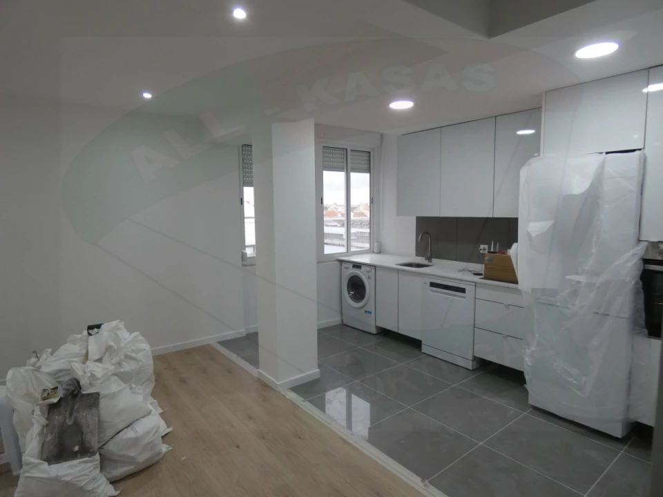 Apartamento T3 para Venda em Águas Livres Foto 1