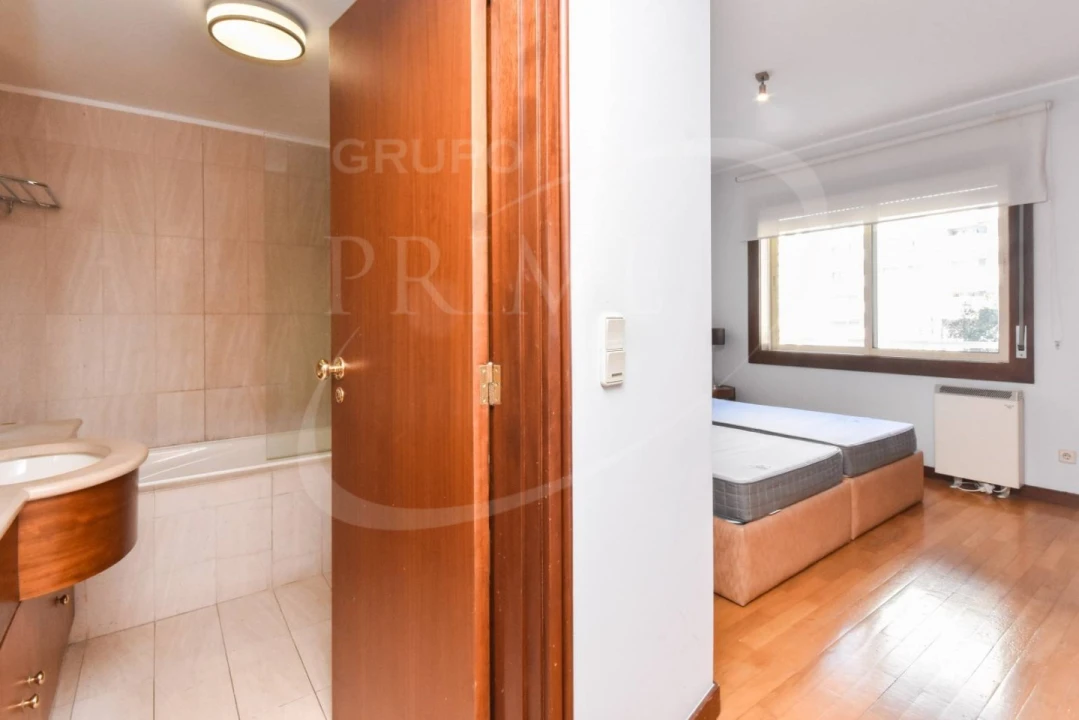 Apartamento T1 para Arrendamento em Aldoar, Foz do Douro e Nevogilde Foto 5