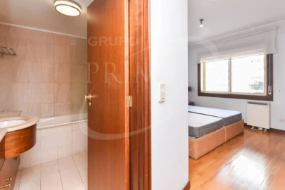 Apartamento T1 para Arrendamento em Aldoar, Foz do Douro e Nevogilde