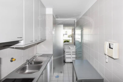 Apartamento T1 para Arrendamento em Aldoar, Foz do Douro e Nevogilde