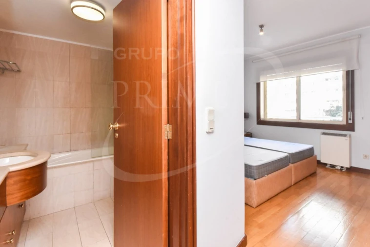 Apartamento T1 para Arrendamento em Aldoar, Foz do Douro e Nevogilde Foto 5