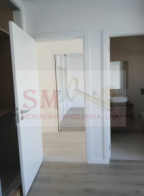 Moradia T4 para Venda em Fernao Ferro