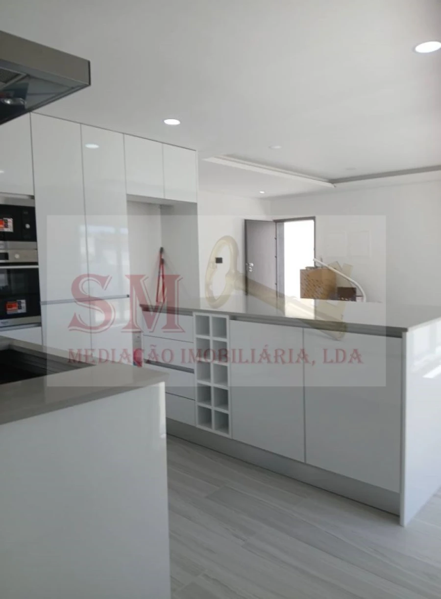 Moradia T4 para Venda em Fernao Ferro Foto 4