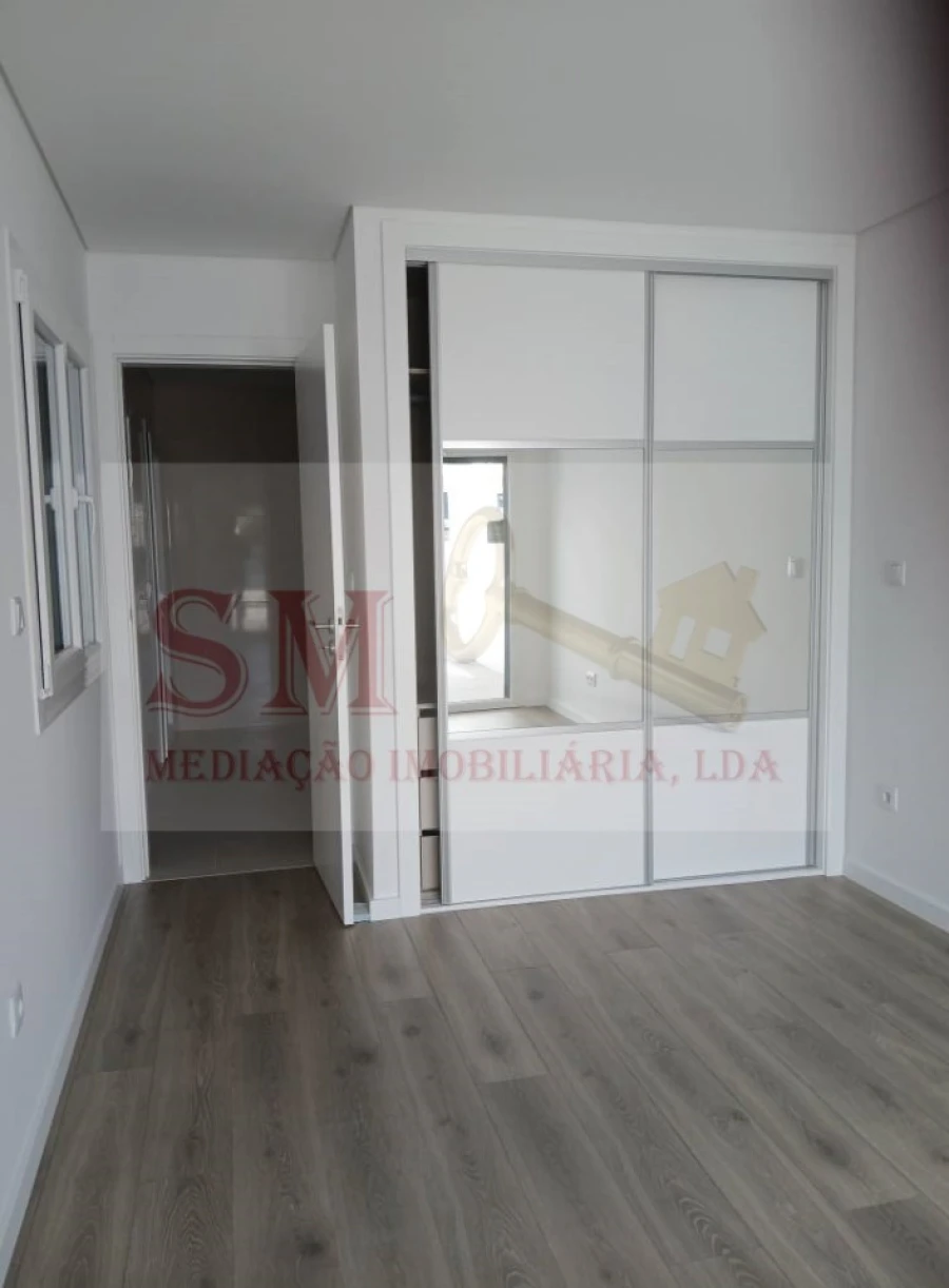Moradia T4 para Venda em Fernao Ferro Foto 6