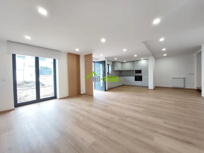 Moradia T3 para Venda em Macieira de Sarnes Foto 18