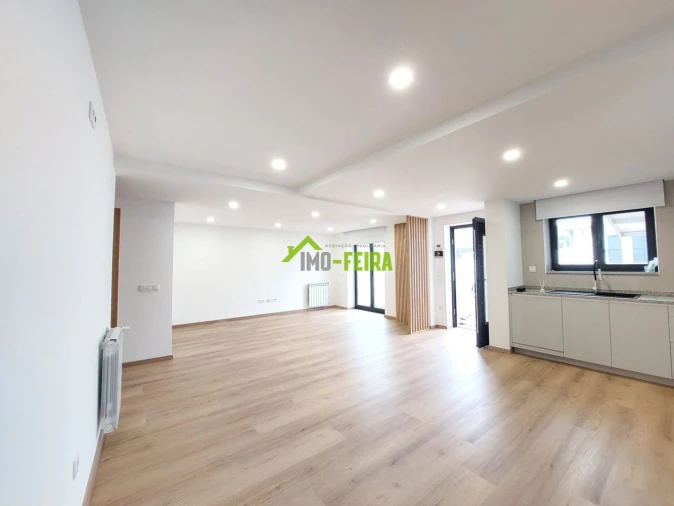 Moradia T3 para Venda em Macieira de Sarnes Foto 3