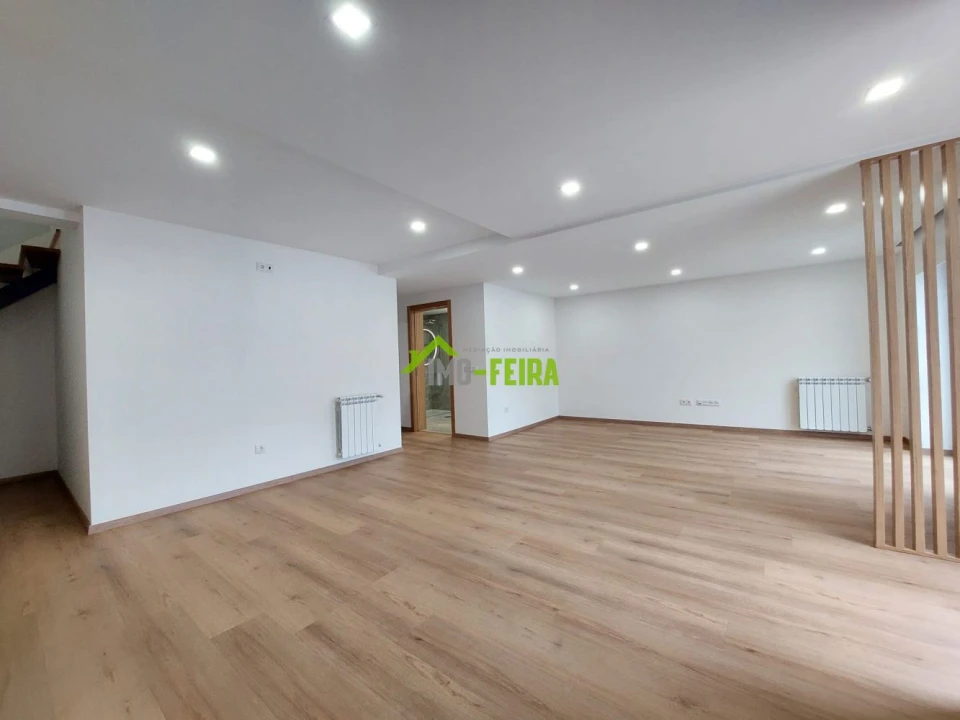 Moradia T3 para Venda em Macieira de Sarnes Foto 11