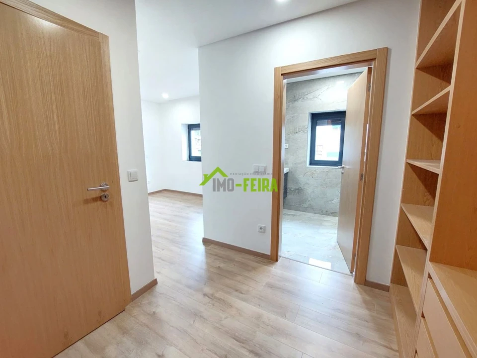 Moradia T3 para Venda em Macieira de Sarnes Foto 8