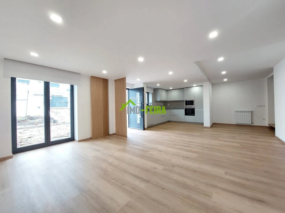 Moradia T3 para Venda em Macieira de Sarnes Foto 1