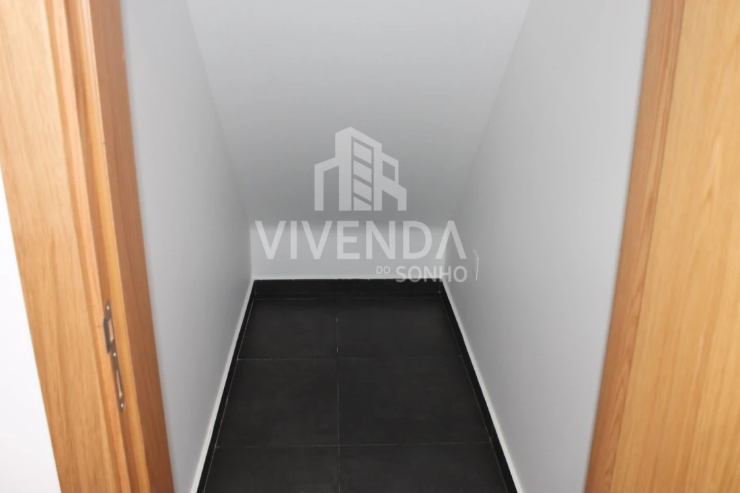 Moradia T5 para Venda em Fernao Ferro Foto 16