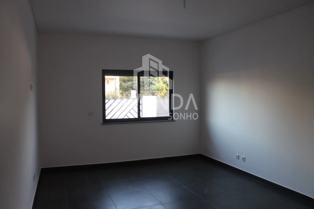 Moradia T5 para Venda em Fernao Ferro Foto 18