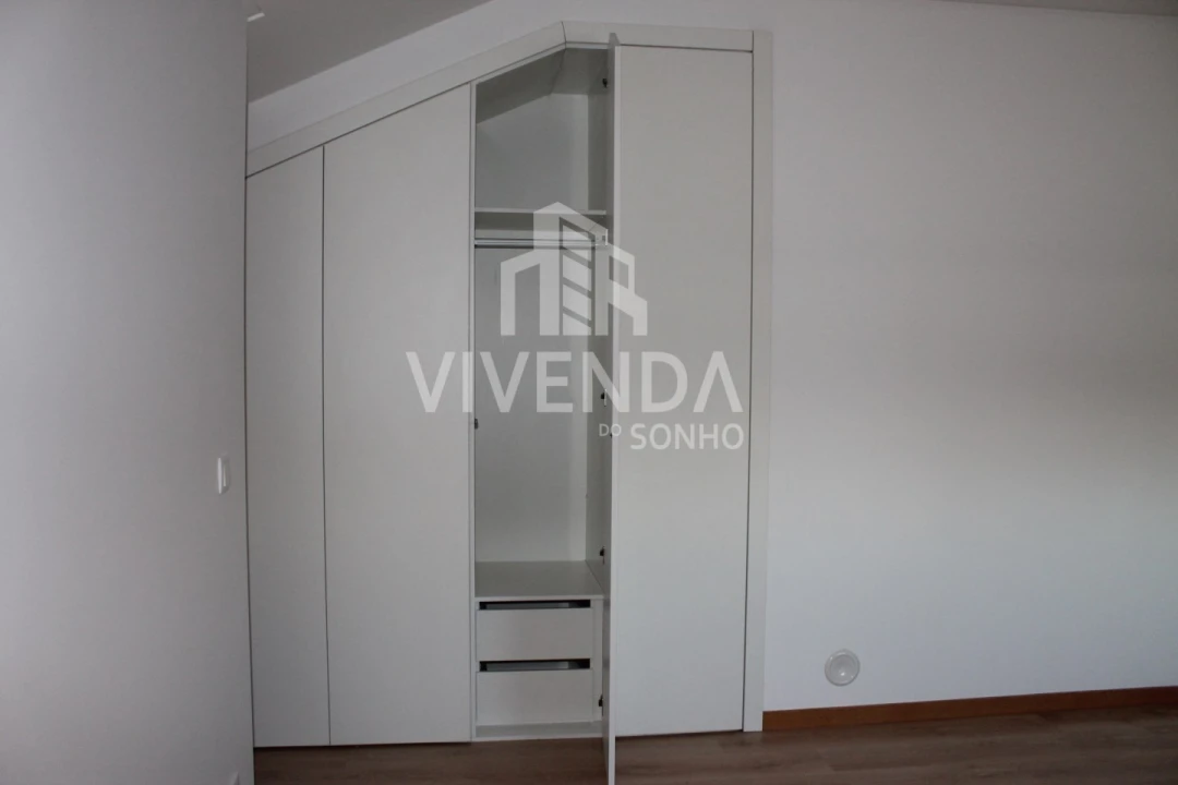 Moradia T5 para Venda em Fernao Ferro Foto 27