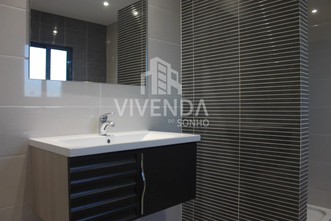 Moradia T5 para Venda em Fernao Ferro Foto 31