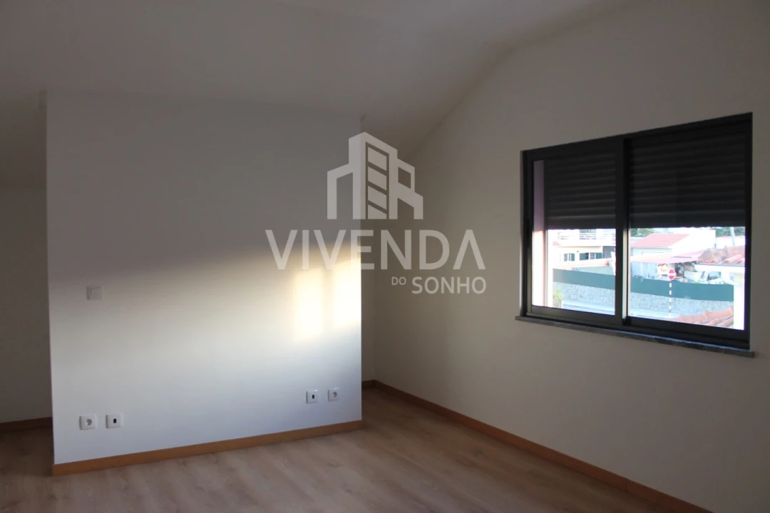 Moradia T5 para Venda em Fernao Ferro Foto 37