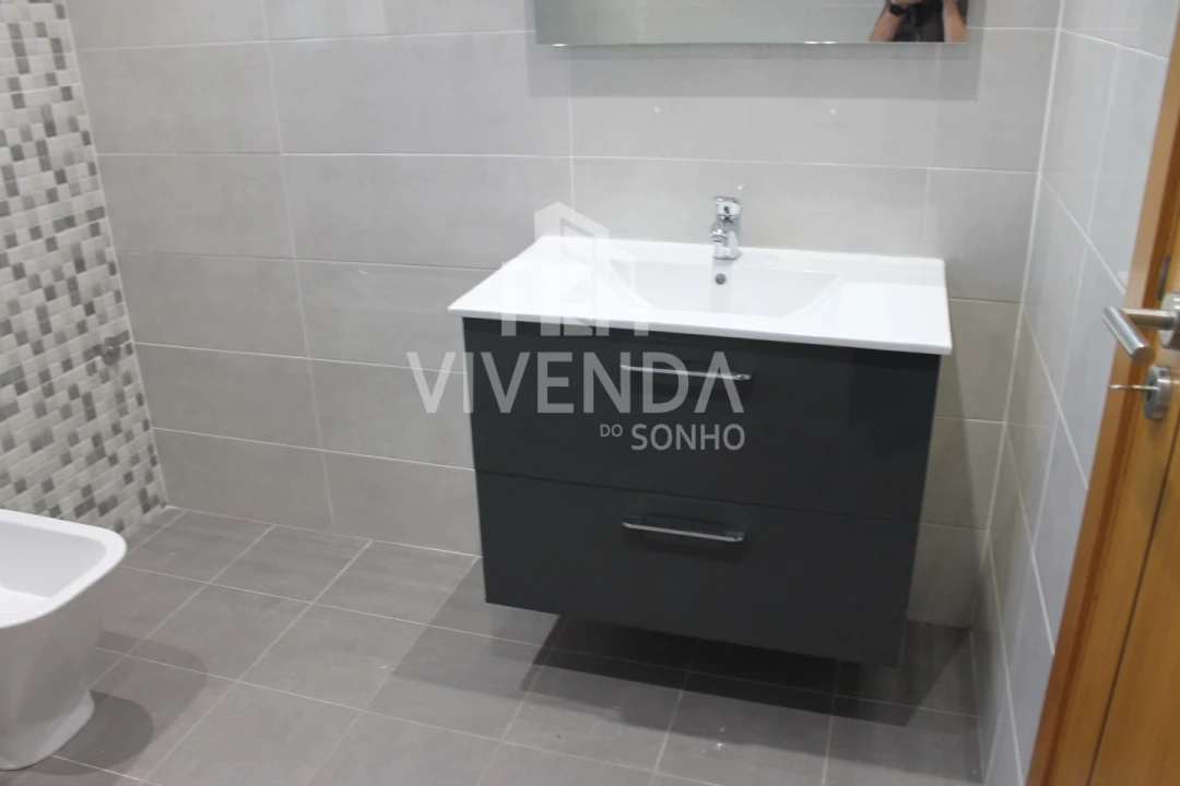 Moradia T5 para Venda em Fernao Ferro Foto 42