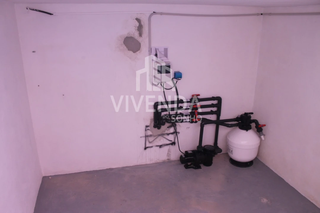 Moradia T5 para Venda em Fernao Ferro Foto 50