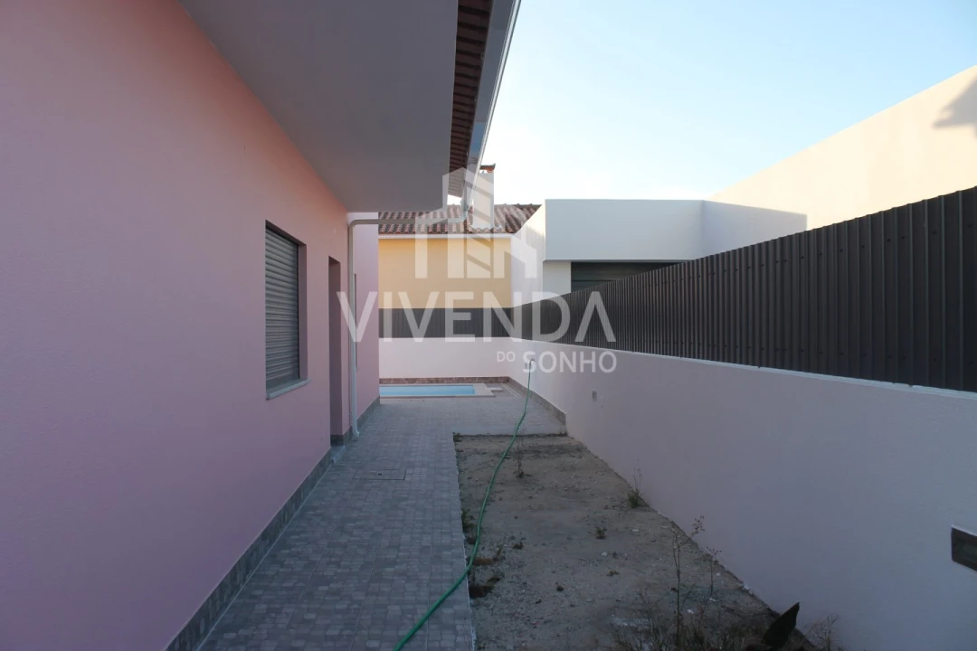 Moradia T5 para Venda em Fernao Ferro Foto 52