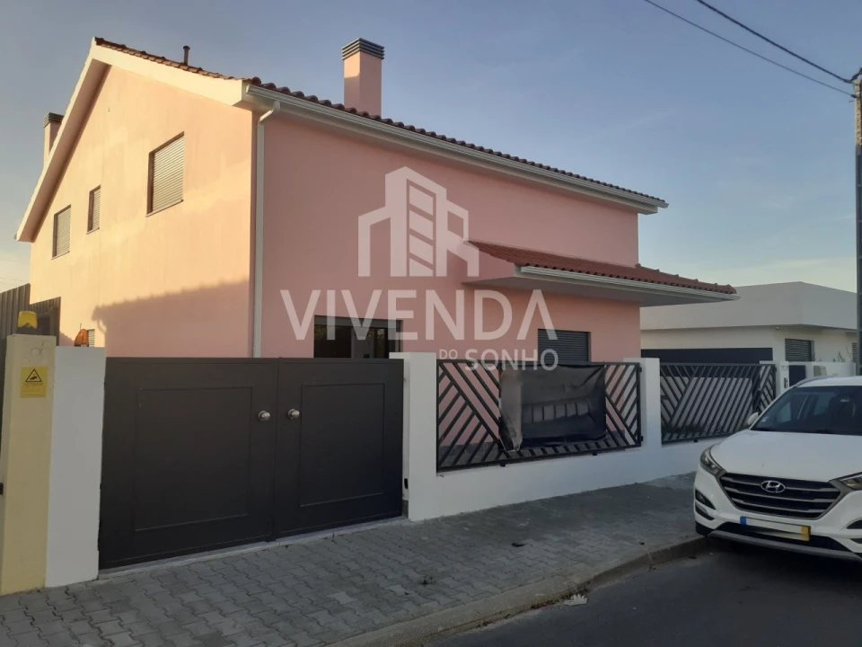 Moradia T5 para Venda em Fernao Ferro Foto 54