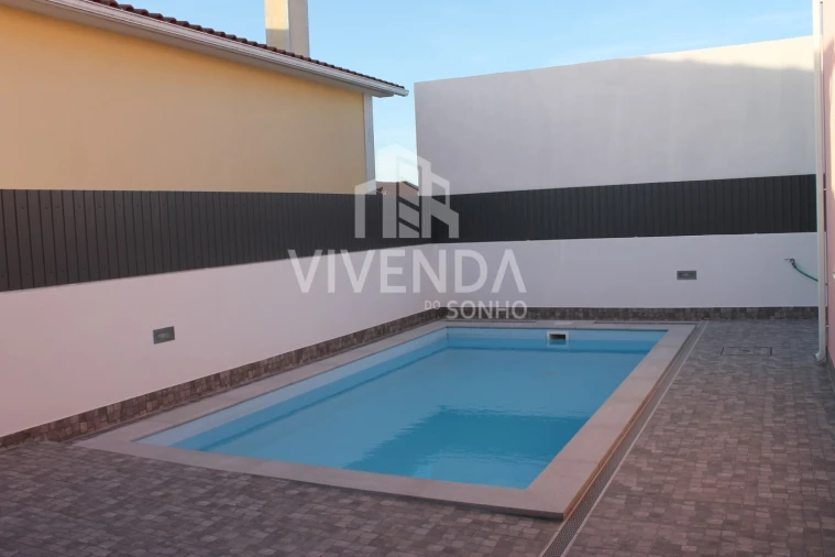 Moradia T5 para Venda em Fernao Ferro