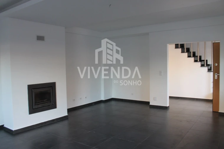 Moradia T5 para Venda em Fernao Ferro Foto 6